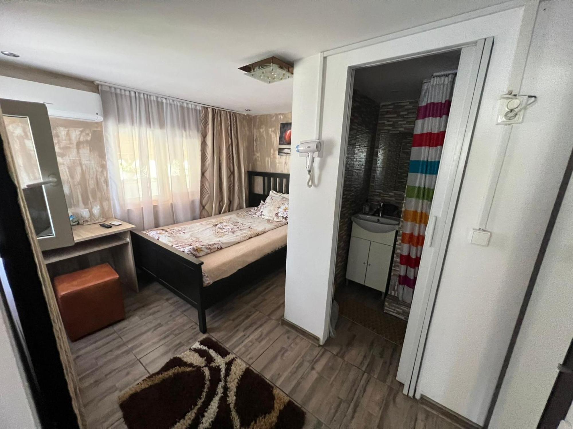 Pensiunea Casa Bianca Тыргу-Жиу Экстерьер фото